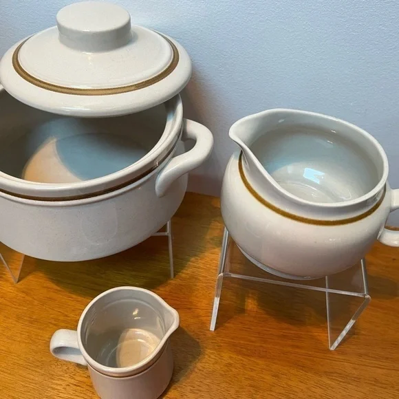 Lot of vintage stoneware Japan, saucer pot with lid and creamer